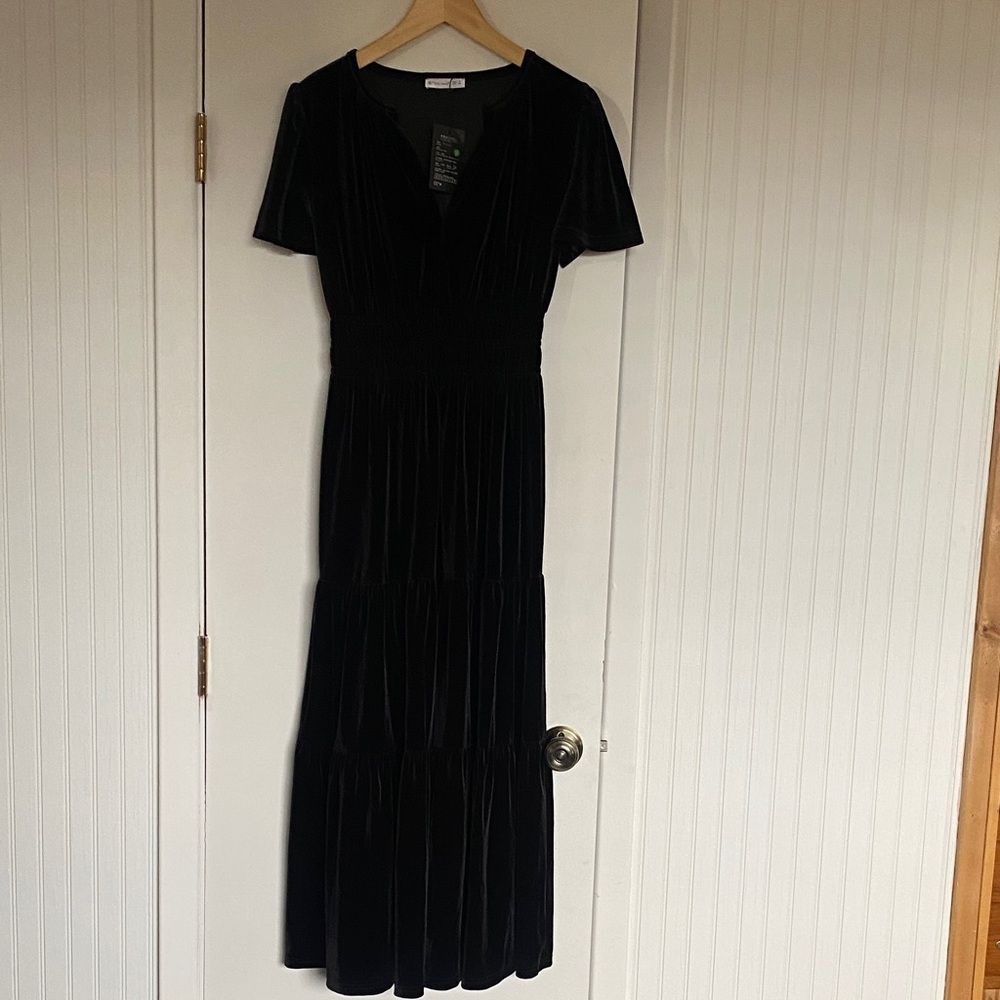 Chic Black Velvet Maxi Dress